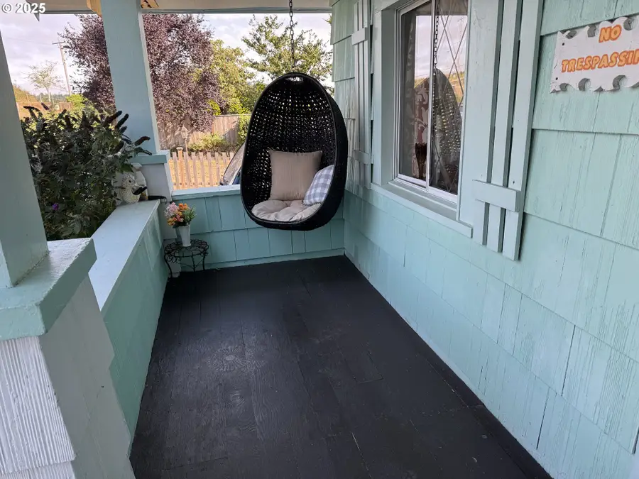 884 S 7th St, Coos Bay, OR 97420 - #3