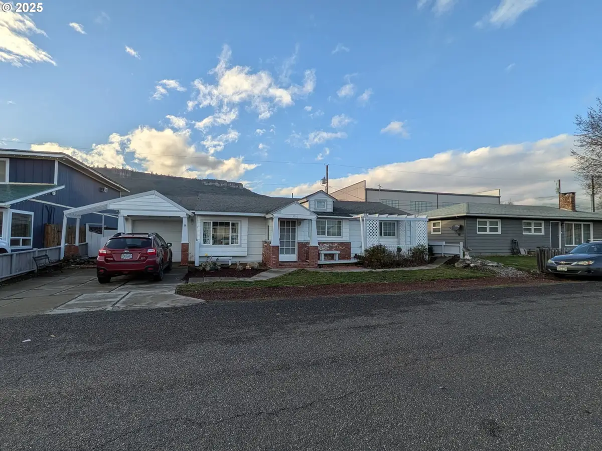 3516 W 8th St, The Dalles, OR 97058 - Image #1