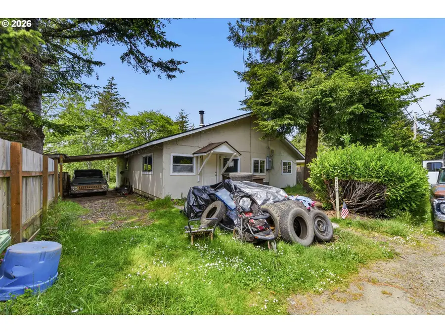 64426 Penny Rd, Coos Bay, OR 97420 - #3