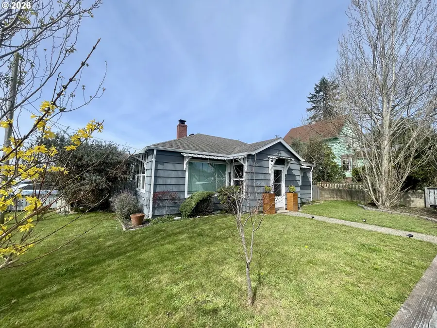 3280 Sherman Ave, North Bend, OR 97459 - #2