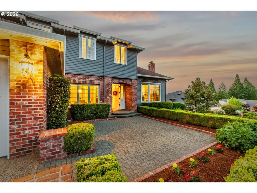 2055 Ridge Pointe Dr, Lake Oswego, OR 97034 - #3