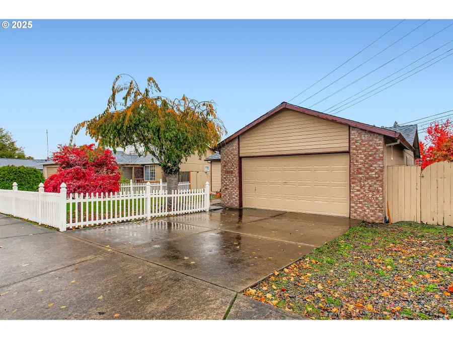 7293 SE Borwick St, Hillsboro, OR 97123 - Image #2