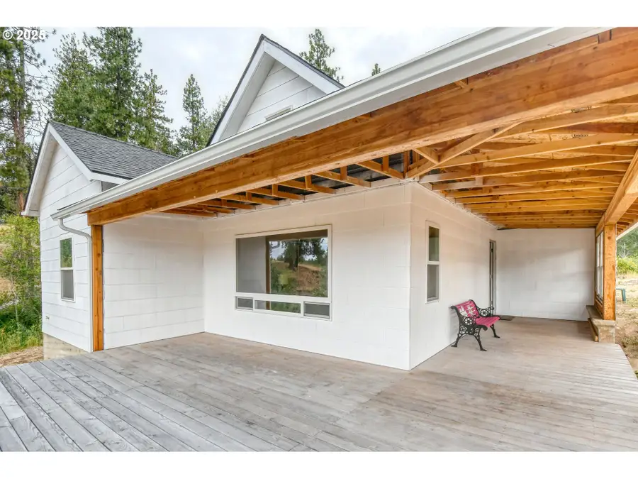 932 Zelinski Rd, Goldendale, WA 98620 - Image #2