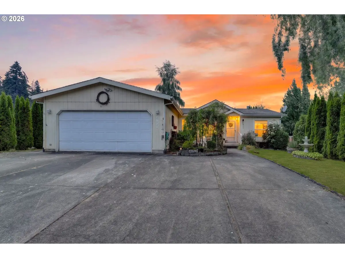 1837 Woodland Ave, Woodburn, OR 97071 - #1