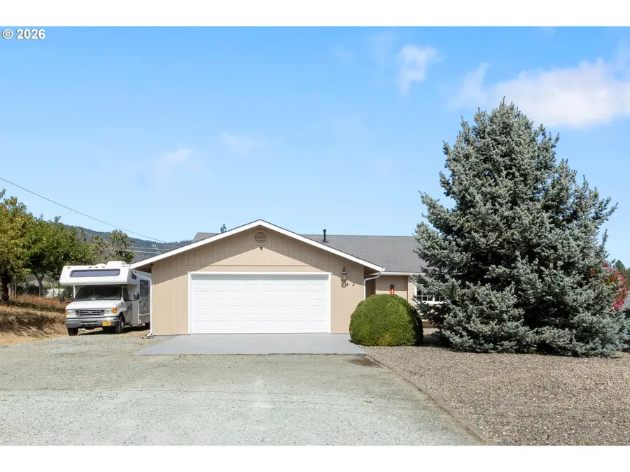 143 Briggs Dr, Tri City, OR 97457 - #2