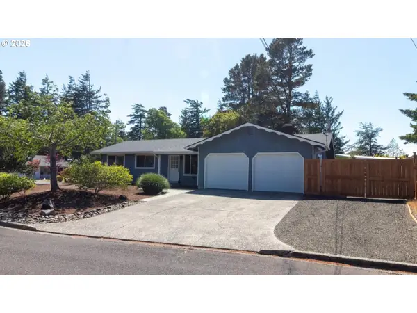 1715 W Park Dr, Florence, OR 97439