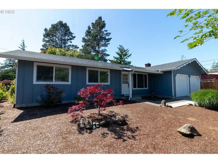 1715 W Park Dr, Florence, OR 97439 - #2