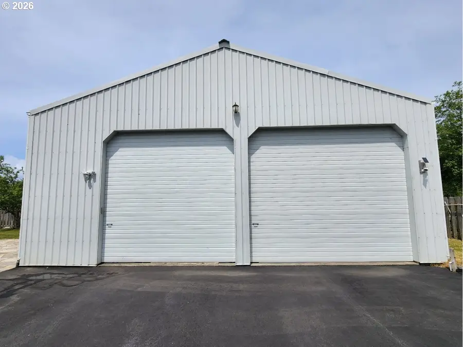 255 SE 15th St, Bandon, OR 97411 - #2