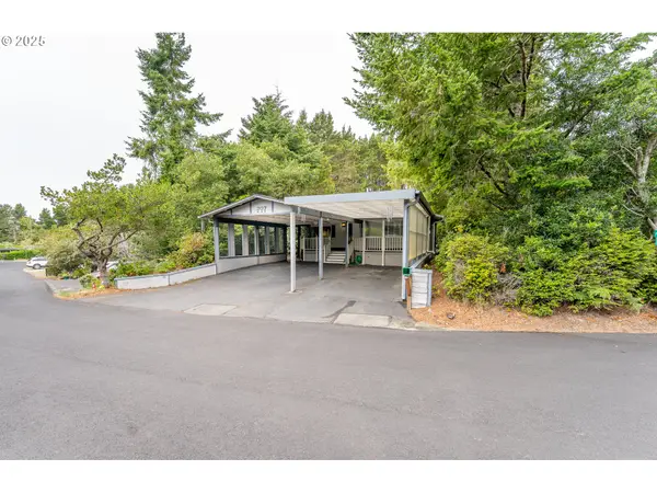 1600 Rhododendron Dr, Florence, OR 97439