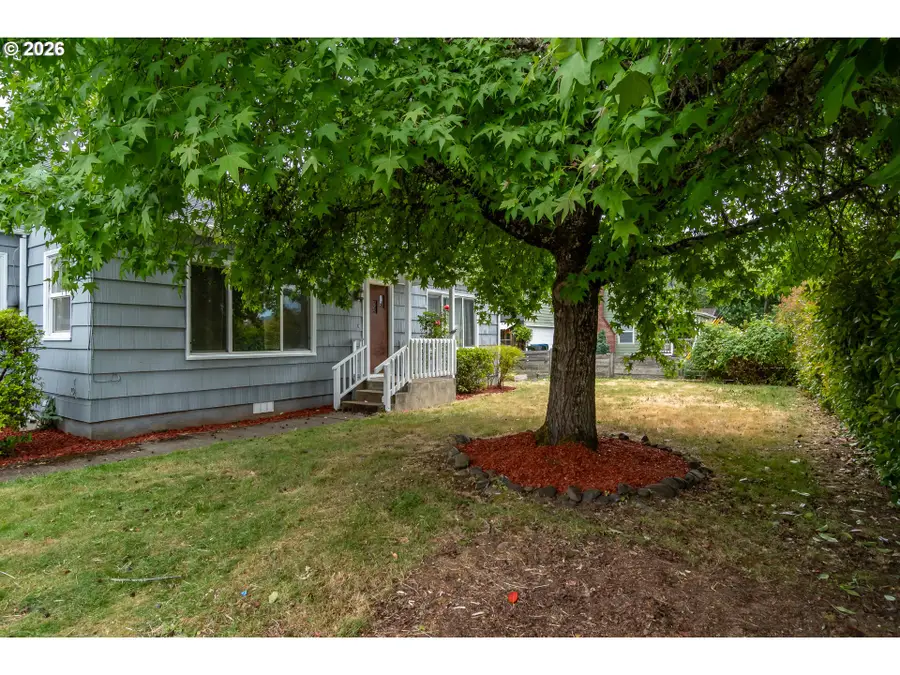 461 W Broccoli St, Roseburg, OR 97471 - #2