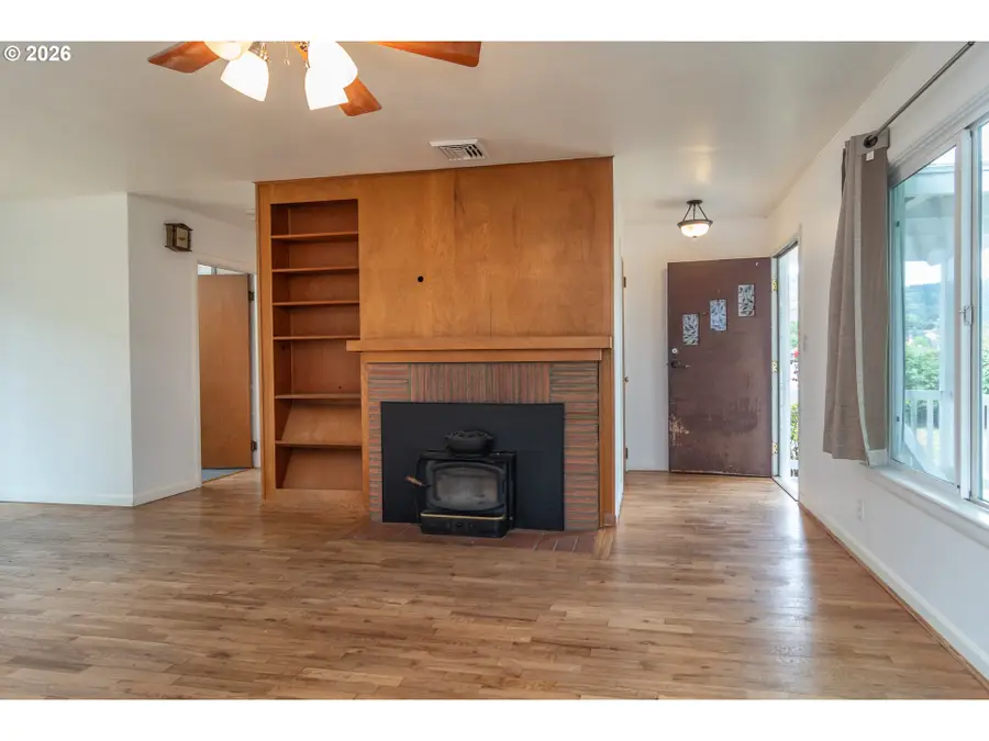461 W Broccoli St, Roseburg, OR 97471 - #3