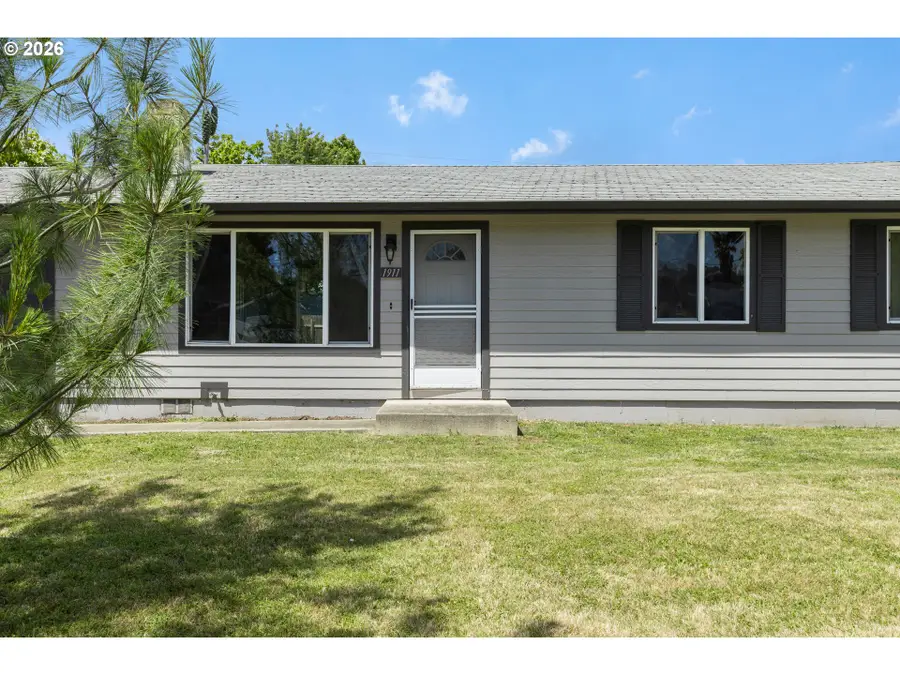 1911 Palos Verdes Dr, Roseburg, OR 97471 - #2