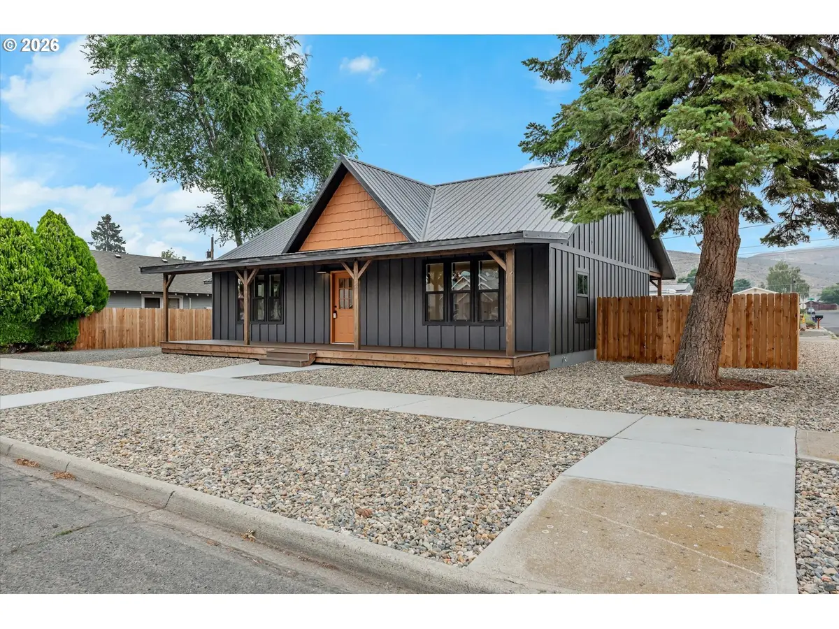 1004 Walnut St, Baker City, OR 97814 - #1