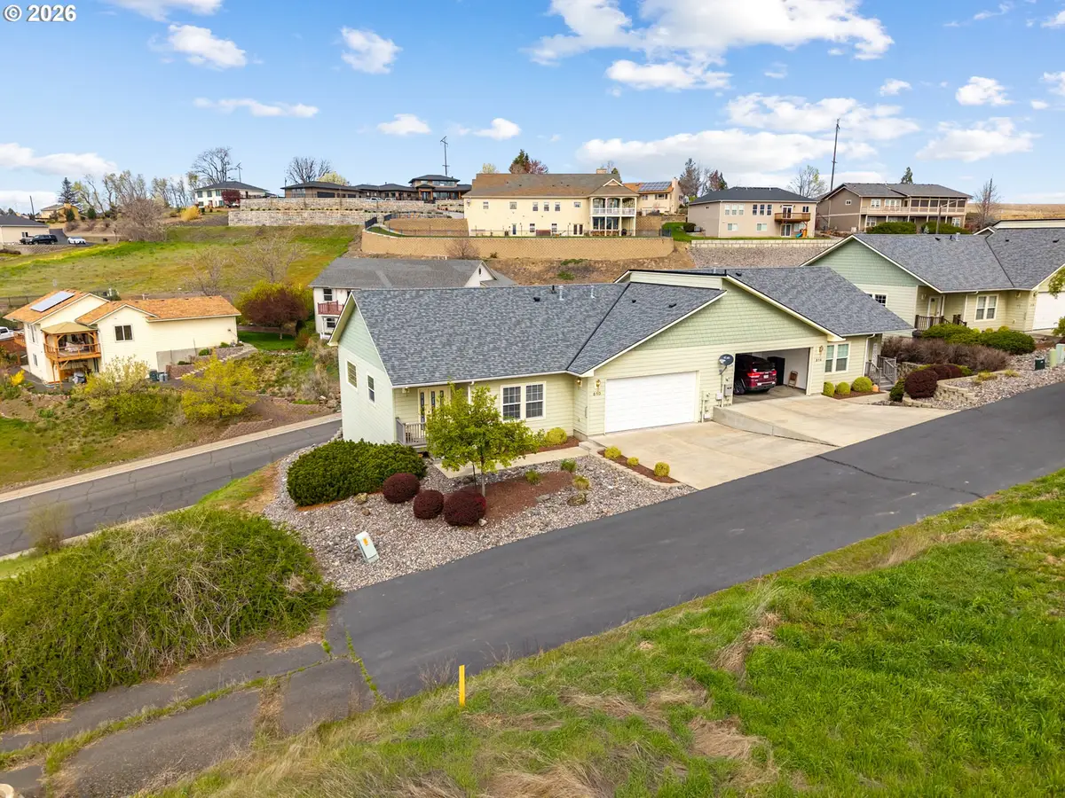 810 N Main St, Pendleton, OR 97801 - #1