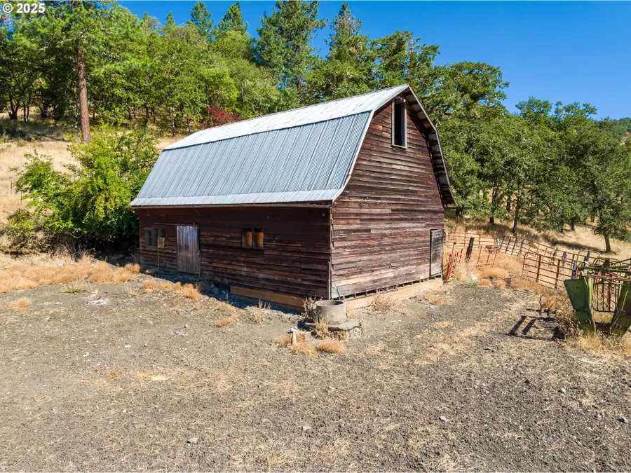 1745 Rifle Range Rd, Roseburg, OR 97470 - #2