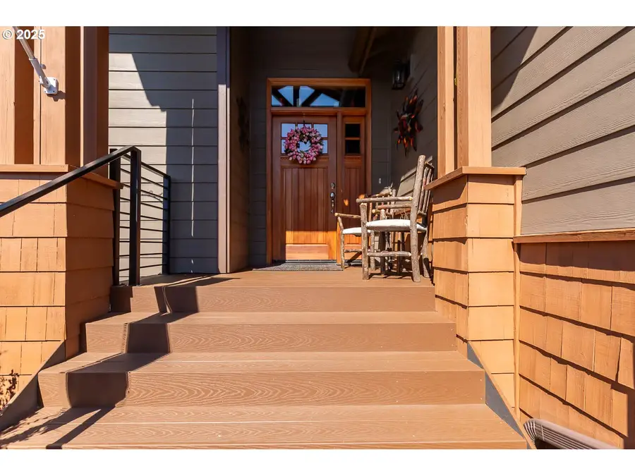 8413 Forest Ridge Loop, Redmond, OR 97756 - Image #2