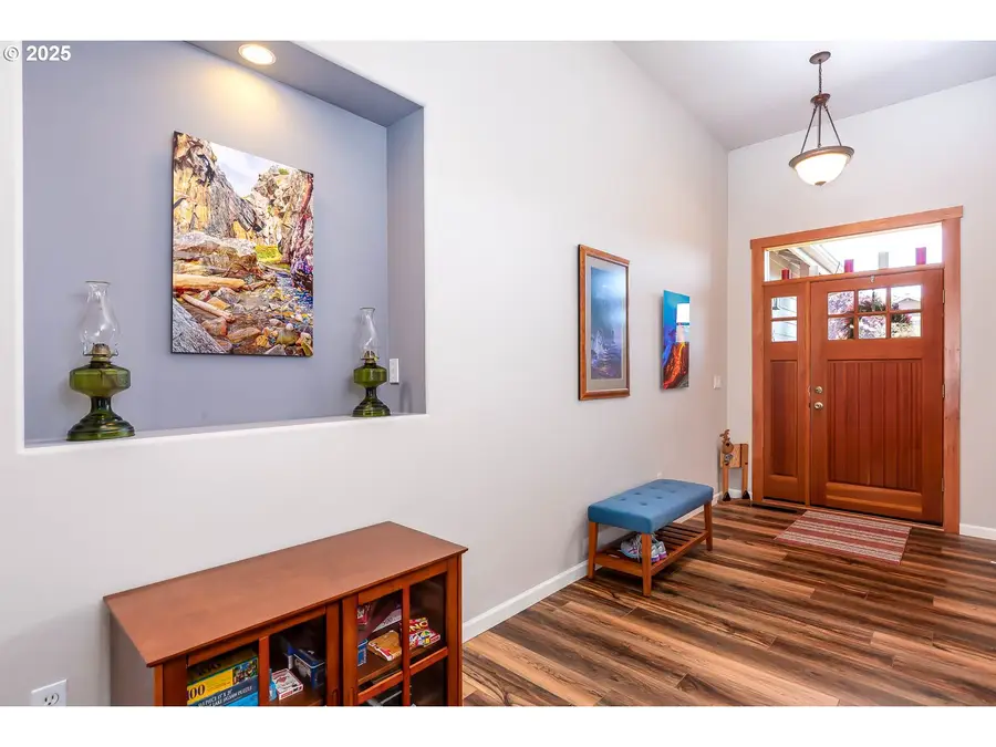 8413 Forest Ridge Loop, Redmond, OR 97756 - Image #3