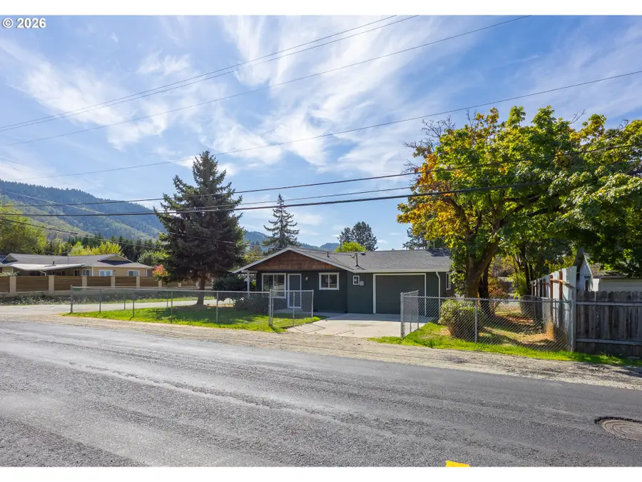 168 Walnut St, Tri City, OR 97457 - #2