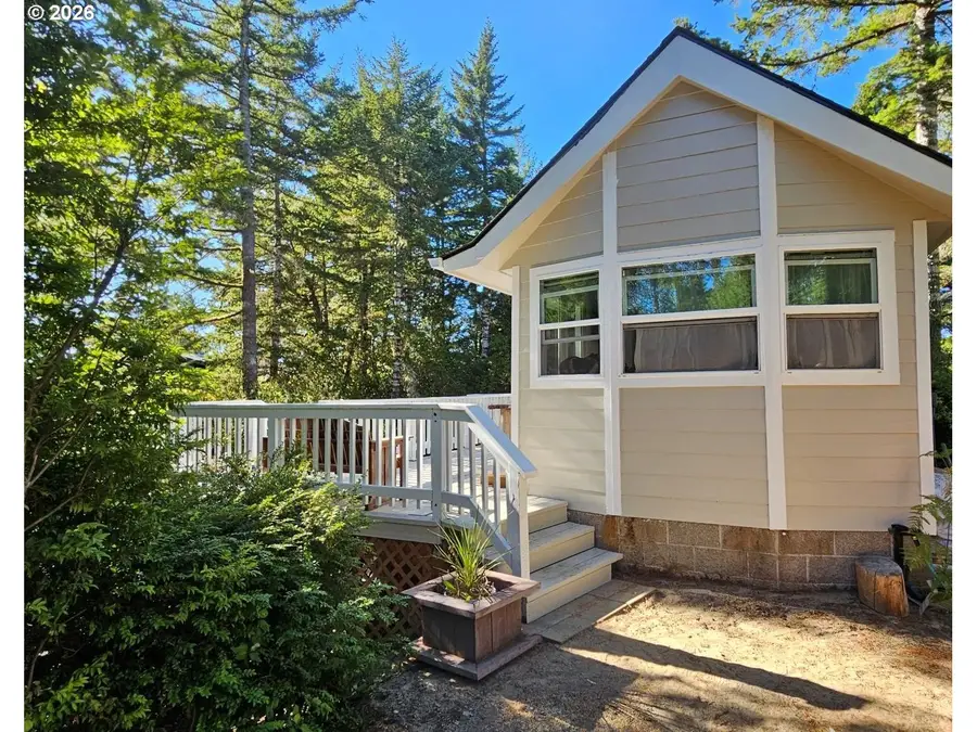 39 Easy St, Florence, OR 97439 - #3