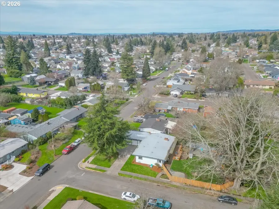 1775 Park Dr, Lebanon, OR 97355 - #3