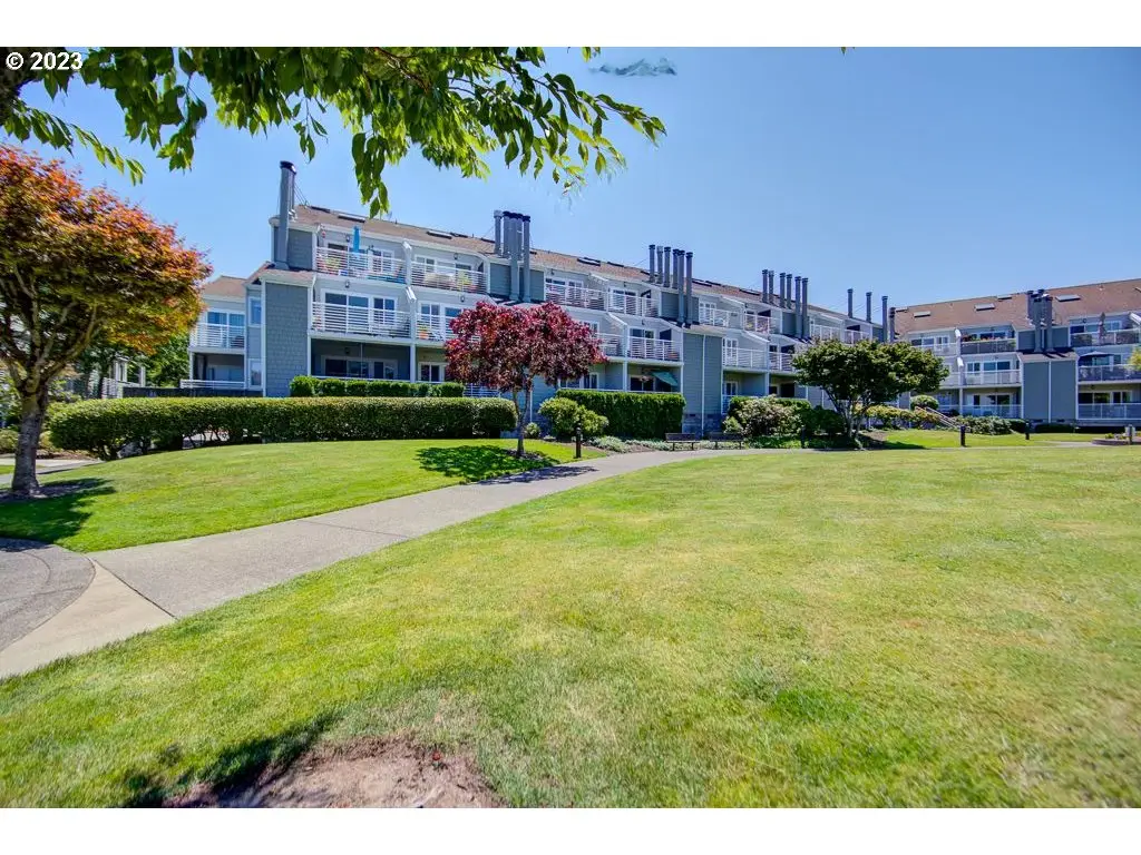 179 N Hayden Bay Dr, Portland, OR 97217 - #1