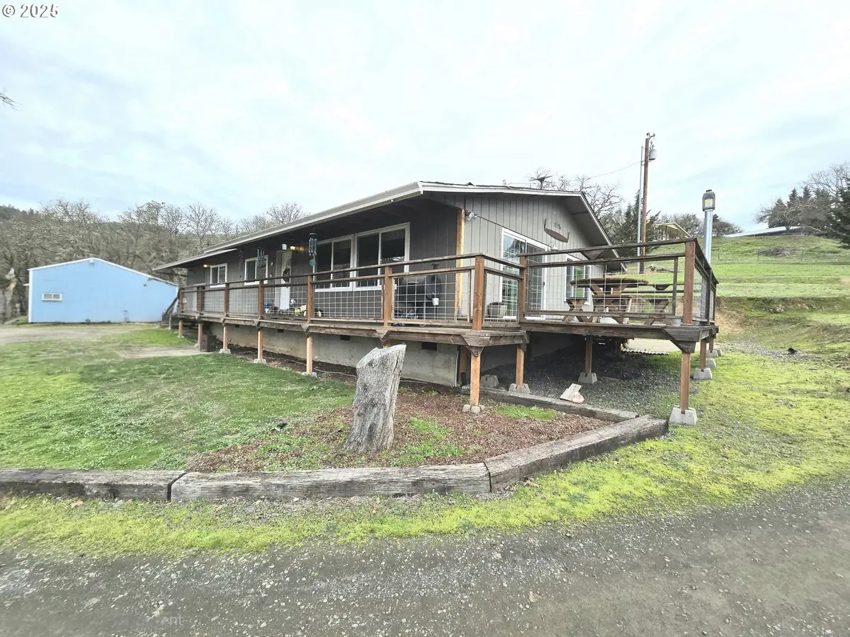 1880 Fairhill Dr, Roseburg, OR 97471 - #1
