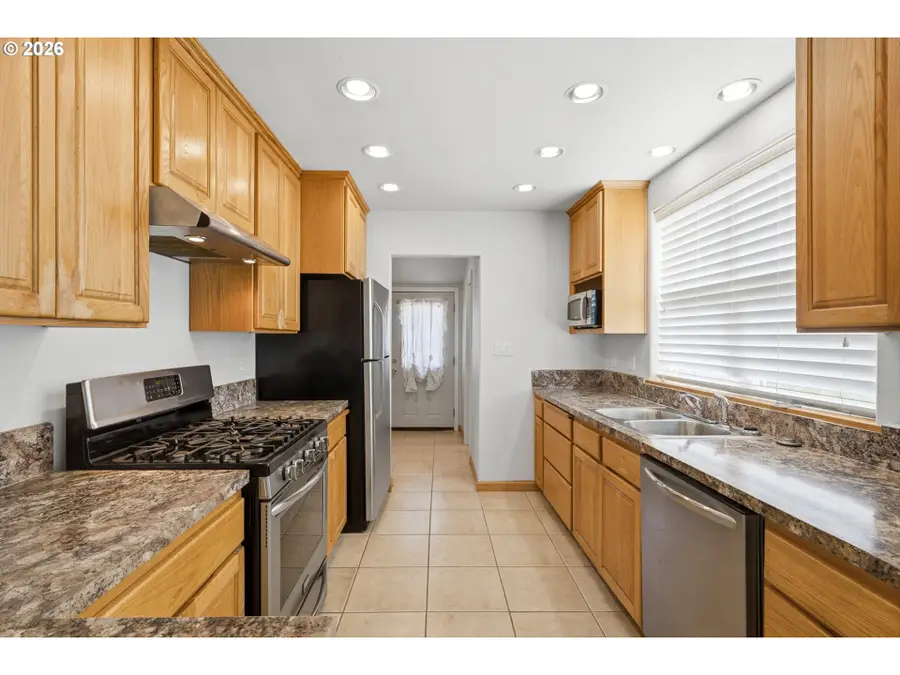 1002 Jq Adams St, Oregon City, OR 97045 - #2