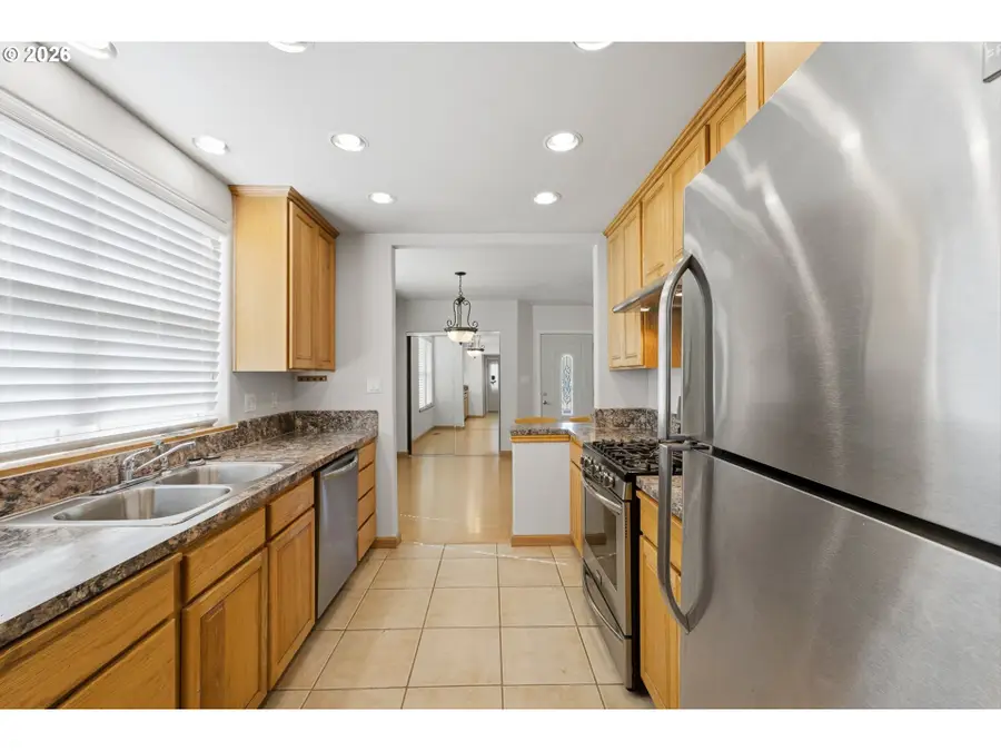 1002 Jq Adams St, Oregon City, OR 97045 - #3
