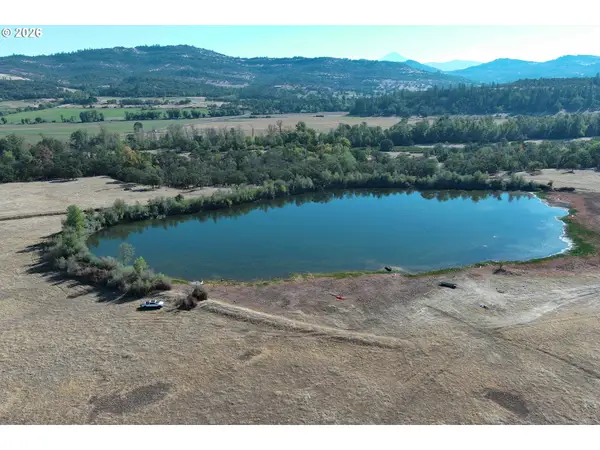 1631 E Antelope Rd, EaglePoint, OR 97524