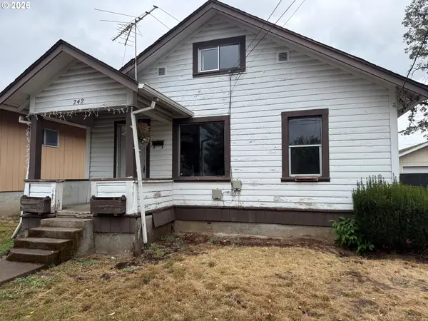 242 S 16th St, StHelens, OR 97051