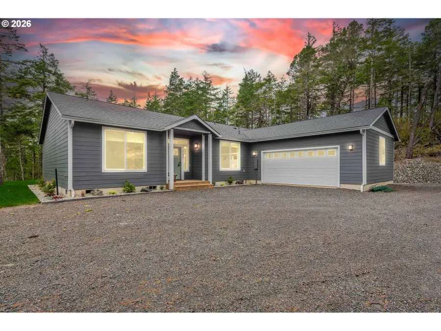 385 Pacific Dunes Dr, North Umpqua, OR 97459 - #2