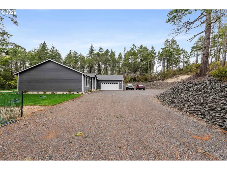 385 Pacific Dunes Dr, North Umpqua, OR 97459 - #3