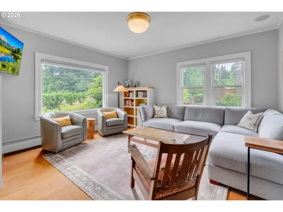 303 Linn Ave, Oregon City, OR 97045 - #2