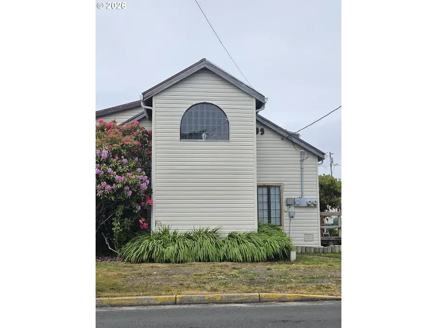1433 NW 17th St, Lincoln City, OR 97367 - #2