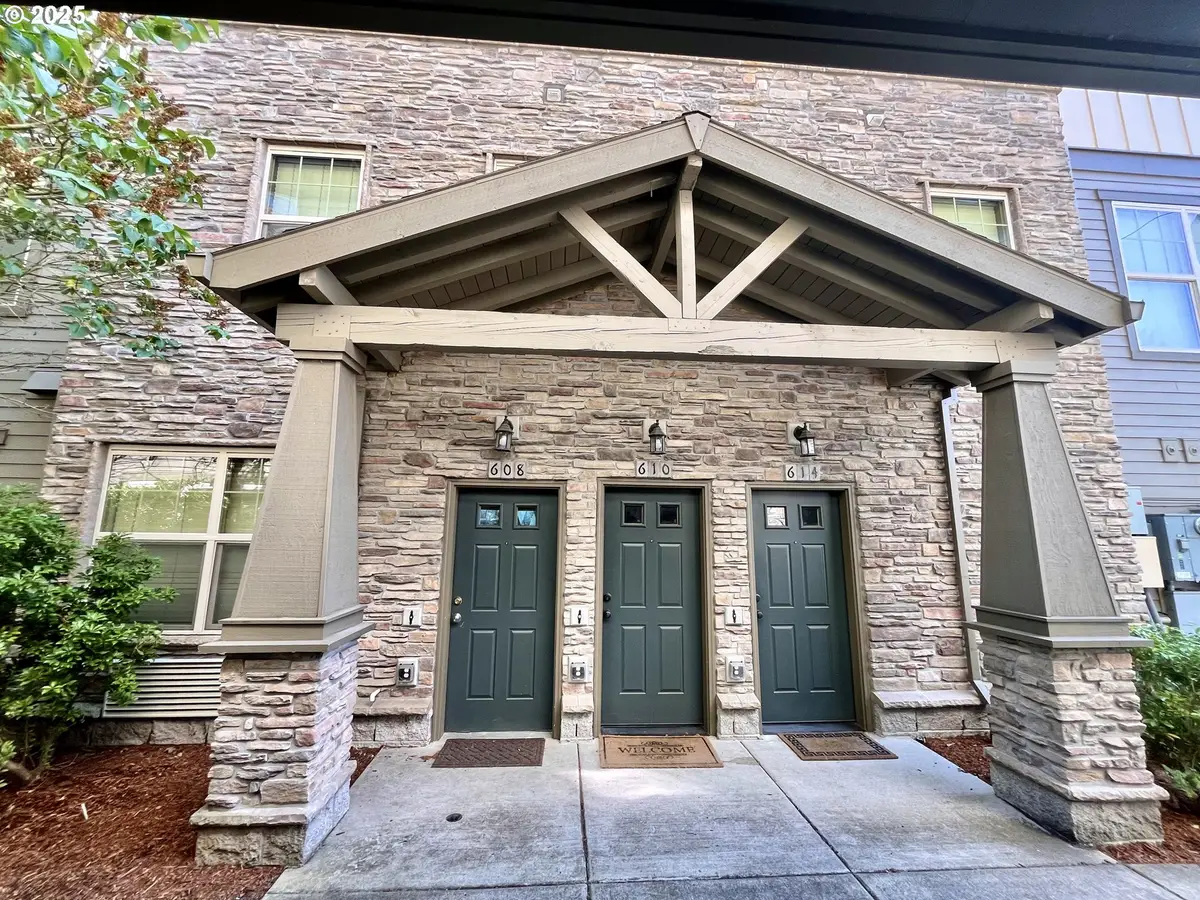 608 NE Roydon Ln, Hillsboro, OR 97006 - #1