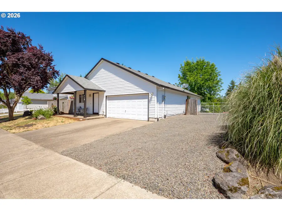 225 W Washington St, Carlton, OR 97111 - #3