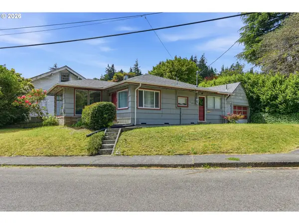 685 N 12th St, CoosBay, OR 97420