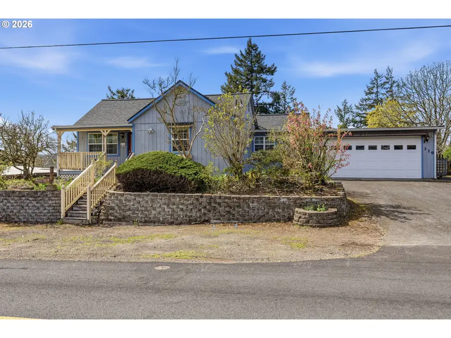 319 N 3rd St, Kalama, WA 98625 - #2
