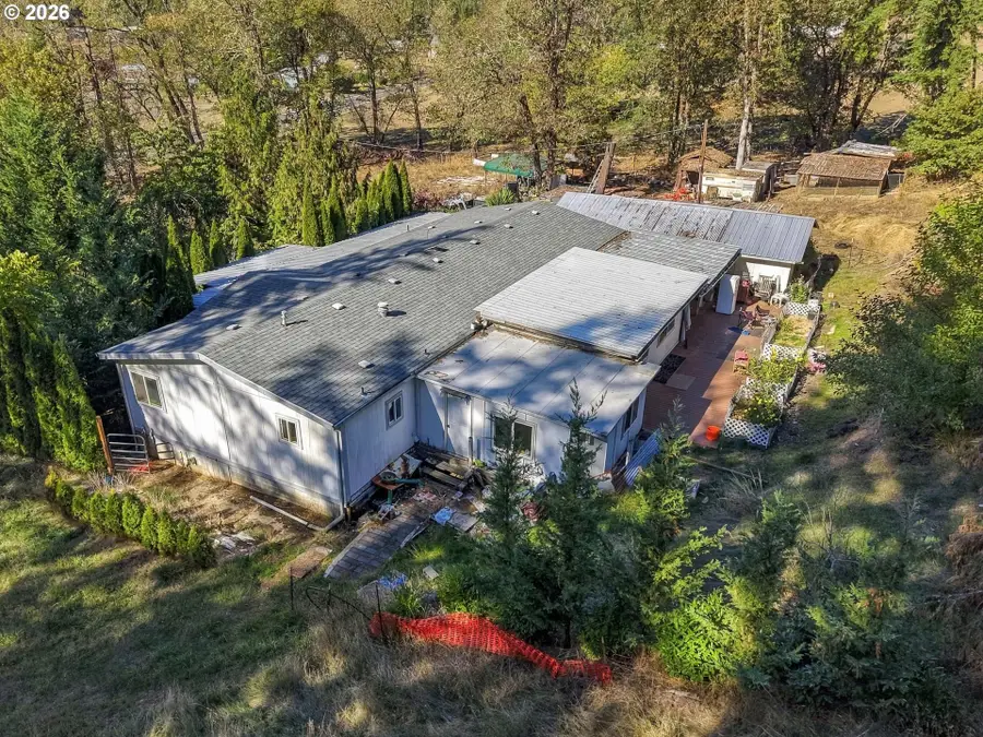 911 Cleveland Hill Rd, Roseburg, OR 97471 - #2