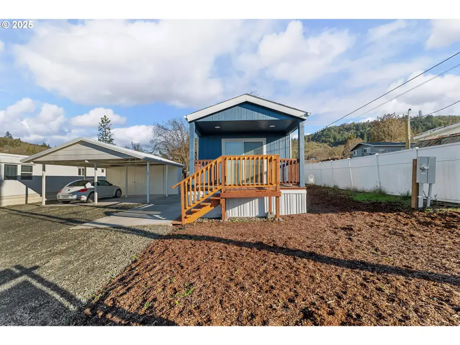 201 NE Peggy Ave #13, Roseburg, OR 97470 - Image #2