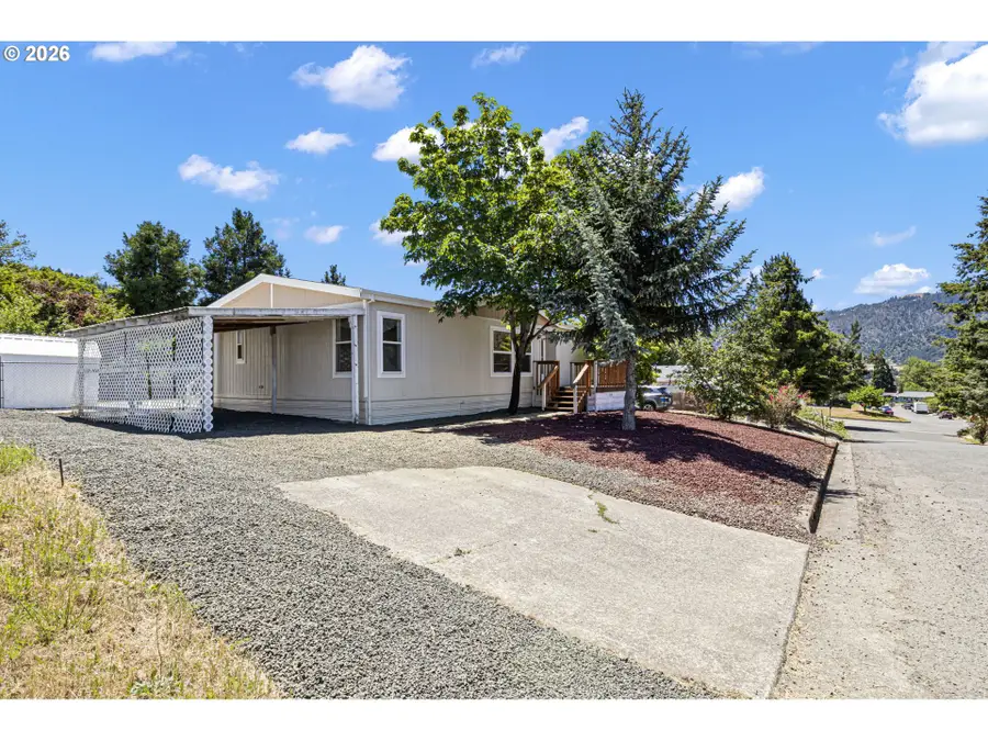 141 Clark St, Tri City, OR 97457 - #3