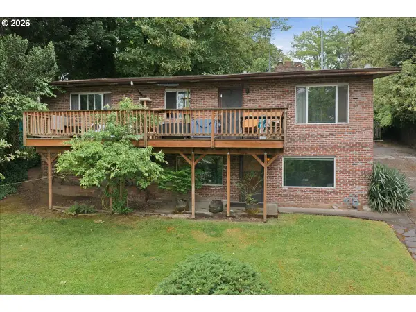 7339 S Corbett Ave, Portland, OR 97219