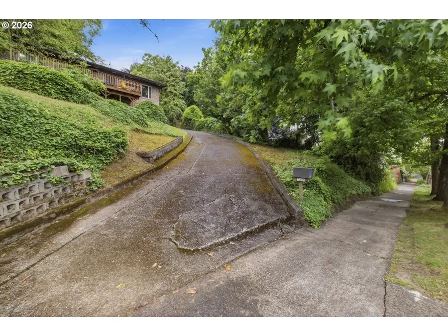 7339 S Corbett Ave, Portland, OR 97219 - #2