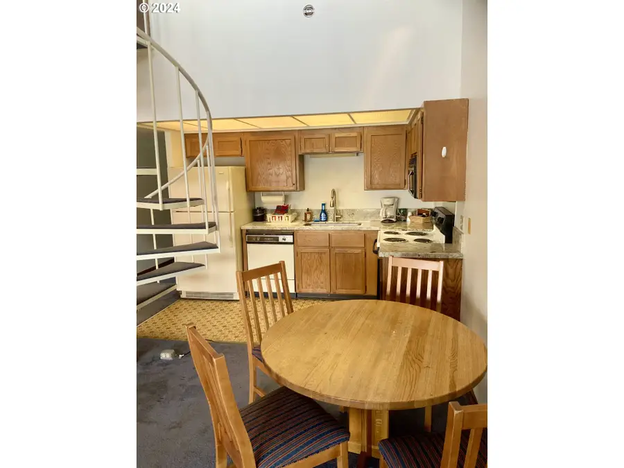 94304 Wedderburn Loop, Wedderburn, OR 97444 - #3