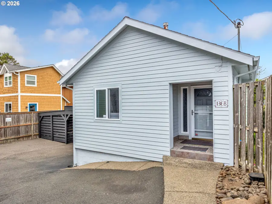 136 B 3rd Ave, Seaside, OR 97138 - #2