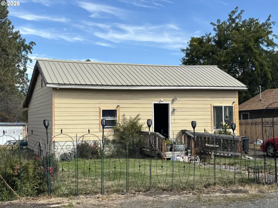 417 W Burgen St, Goldendale, WA 98620 - #2