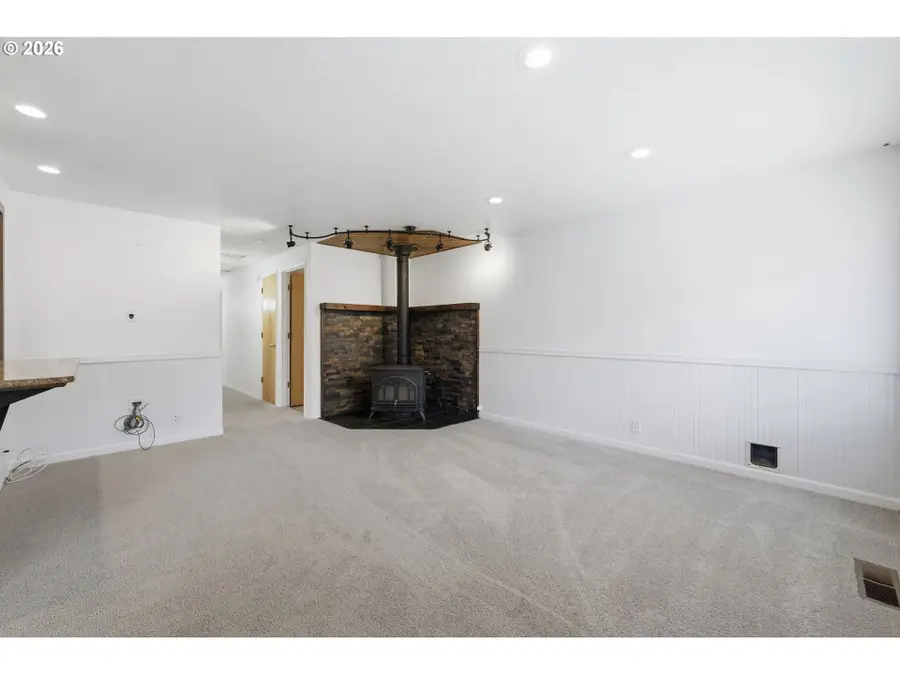 515 Pine Ct, Creswell, OR 97426 - #3