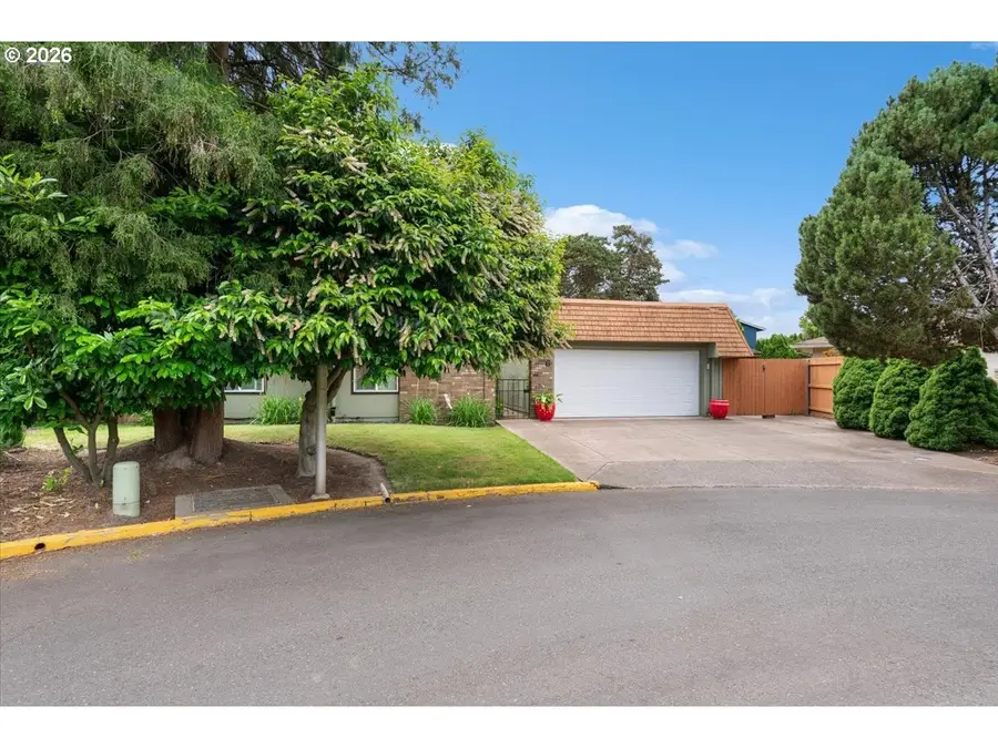 806 NE Nightingale Ct, Keizer, OR 97303 - #3