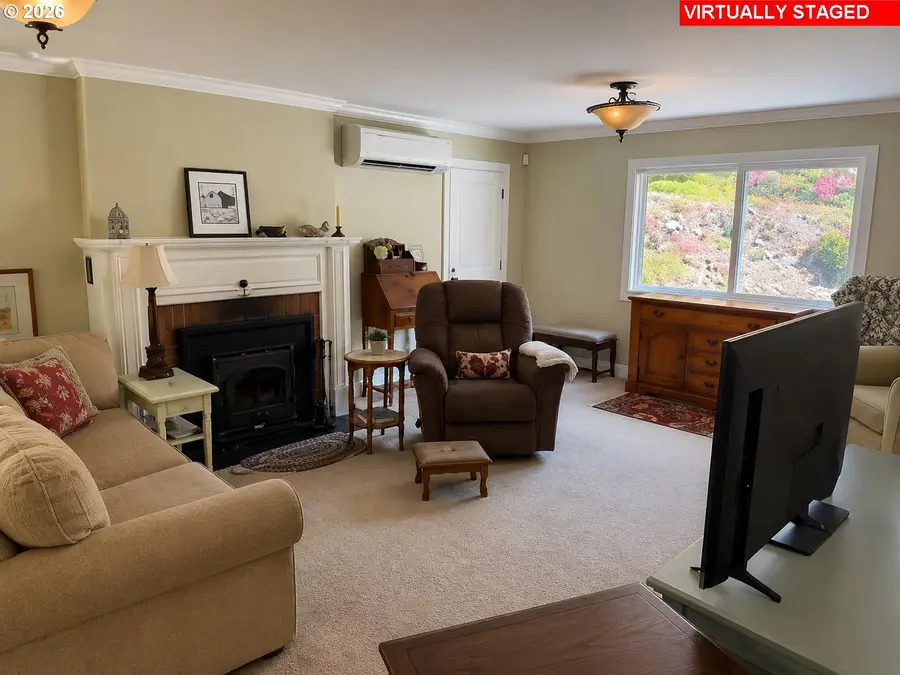 558 11th Ave, Coos Bay, OR 97420 - #3