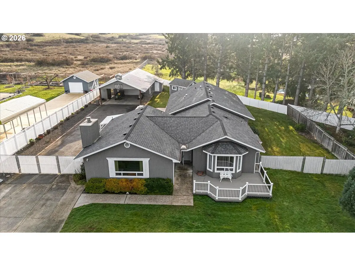369 Upper Camp Loop Rd, Roseburg, OR 97470 - #1